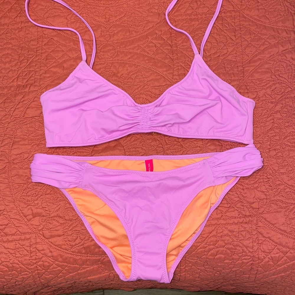 NWOT Victoria’s Secret Bikini Top - Size Large